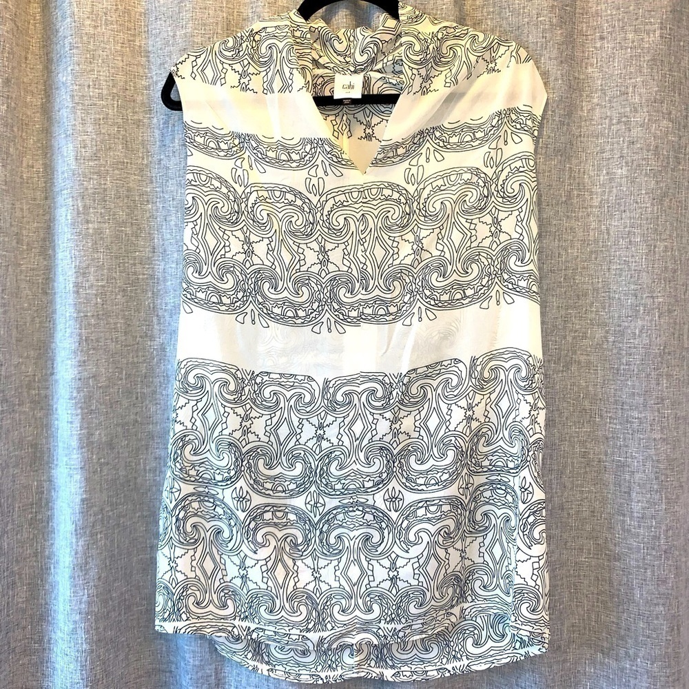 *𝅺women's CAbi paisley medium semi sheer tank
